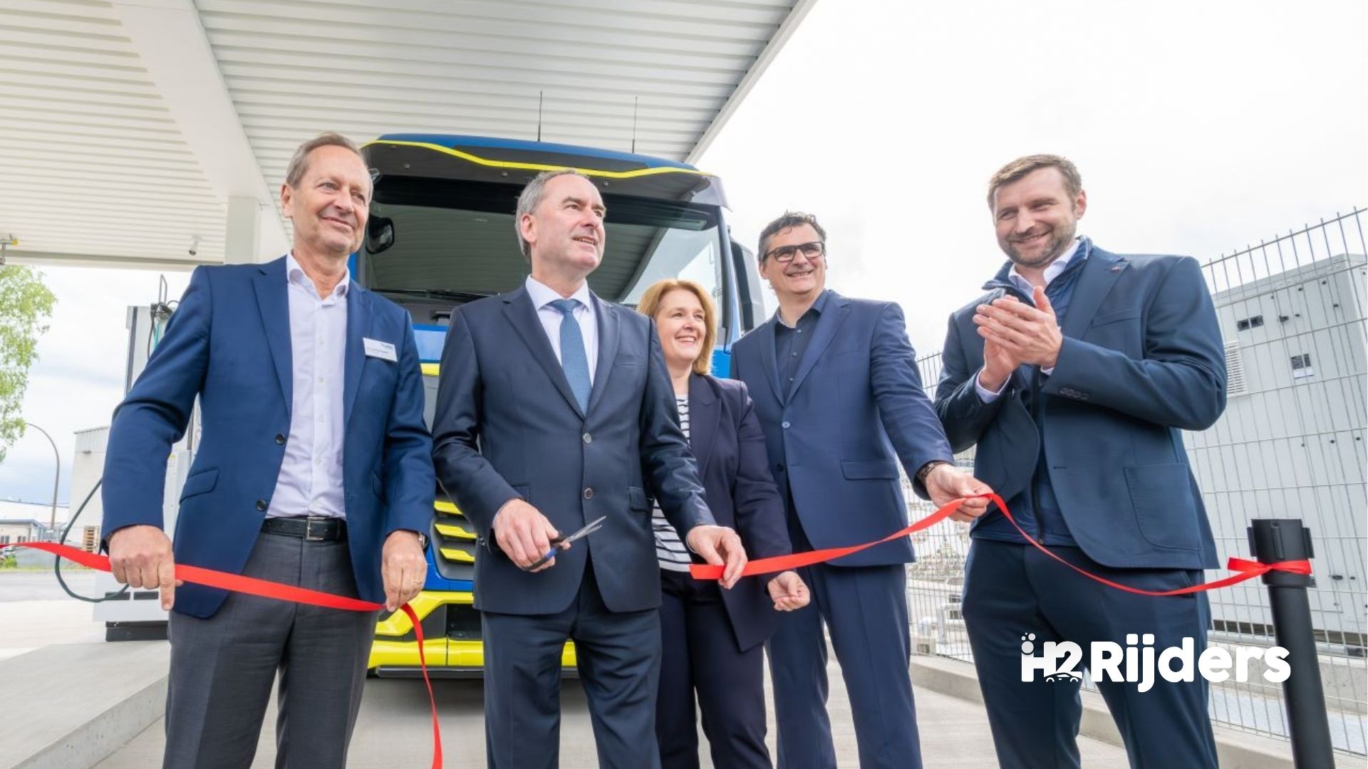 Tyczka Hydrogen opent waterstoftankstation in Schweinfurt — eigen elektrolyse volgt eind 2026